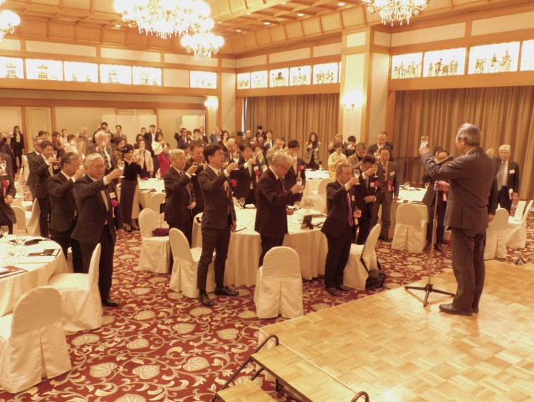 2025年1月26日(日)開催 新年家族交歓会 乾杯のシーン(於:ウエスティン都ホテル京都 葵殿)